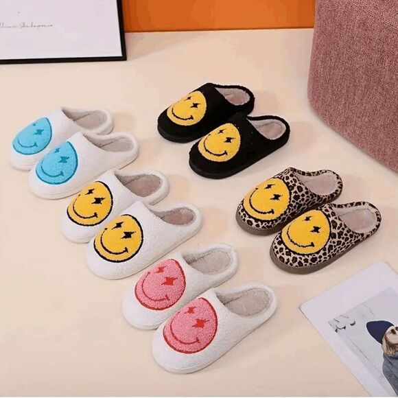 Leopard Black and Yellow Fuzzy Smiley Face Slippers Size 5.5/6 - Picture 3 of 4